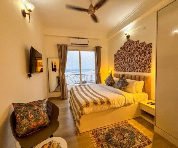 Deluxe Room with Ganga View